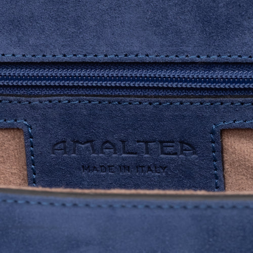 La Tremenda Amaltea Pochette|Colore:Blu suede - Logo Argento