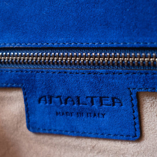 La Tremenda Amaltea Pochette|Colore:Bluette suede - Logo Argento