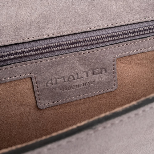 La Tremenda Amaltea Pochette|Colore:Grigio suede - Logo Argento
